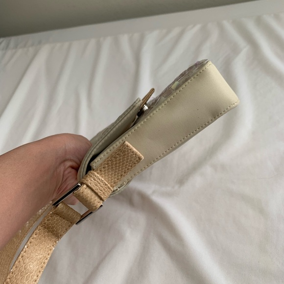 Guess Small Shoulder Bag - Picture 7 of 15